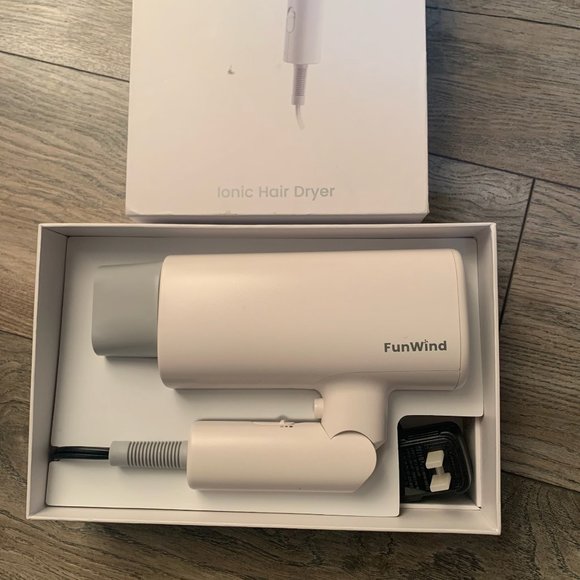 NEW FUNWIND 1875W PROFESSIONAL IONIC HAIR DRYER WITH FOLDABLE HANDLE-TRAVEL - Picture 3 of 15